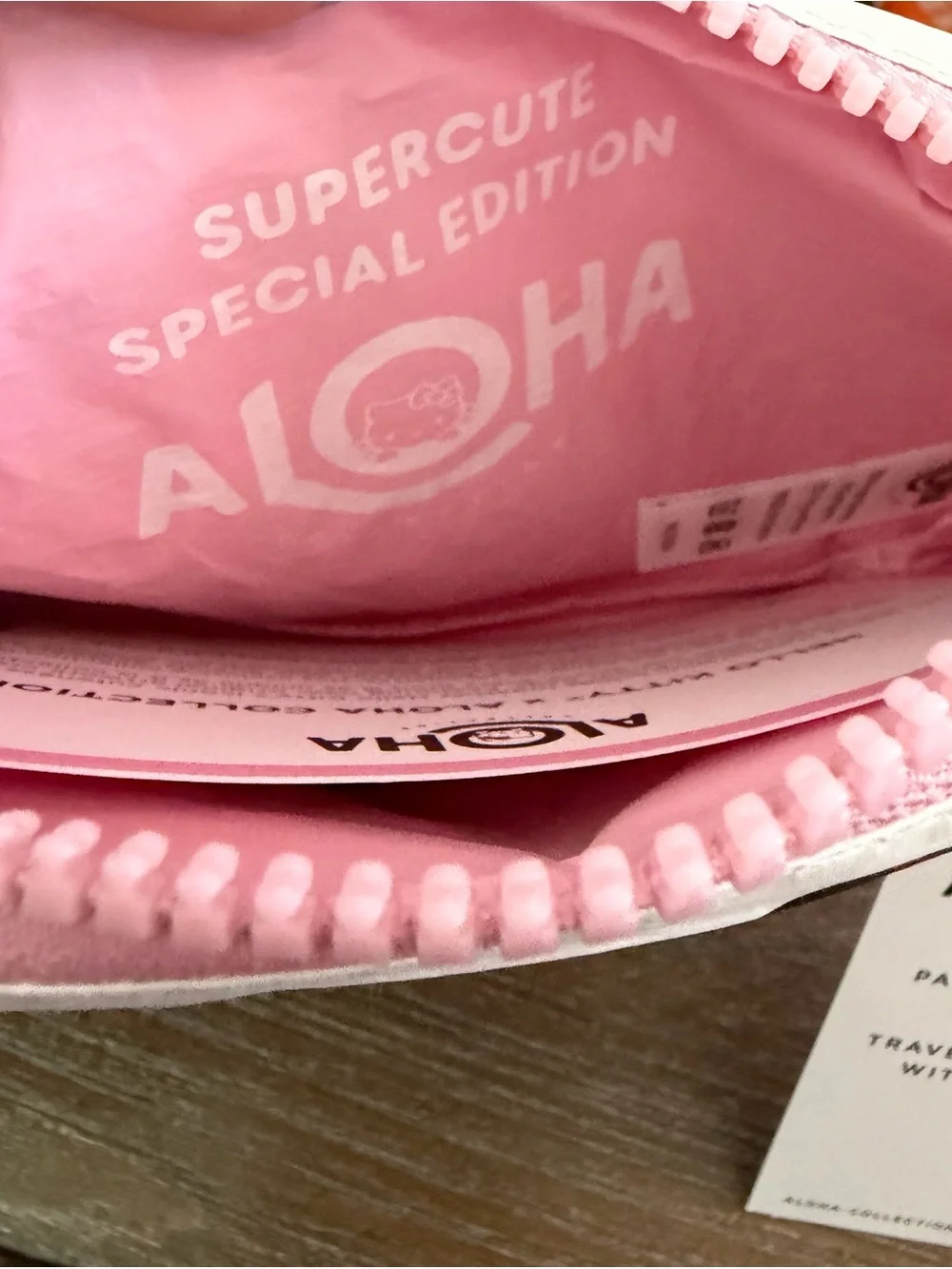 ALOHA Collection Hello Kitty Hawaii Icons Small Pouch